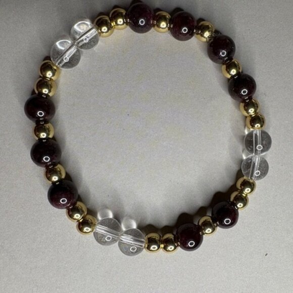 bracelet features a harmonious blend of red agate, clear quartz, and gold-tone - Picture 1 of 4
